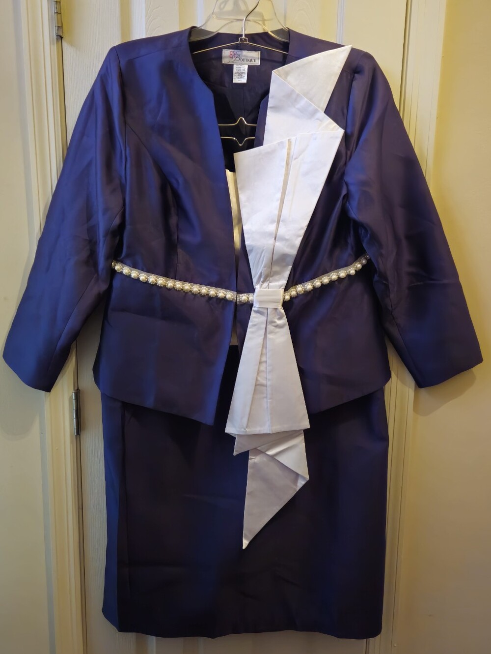 NWT- EY Boutique Elegant Navy Women's Suit Jacket & Skirt Set w/Ivory Accents